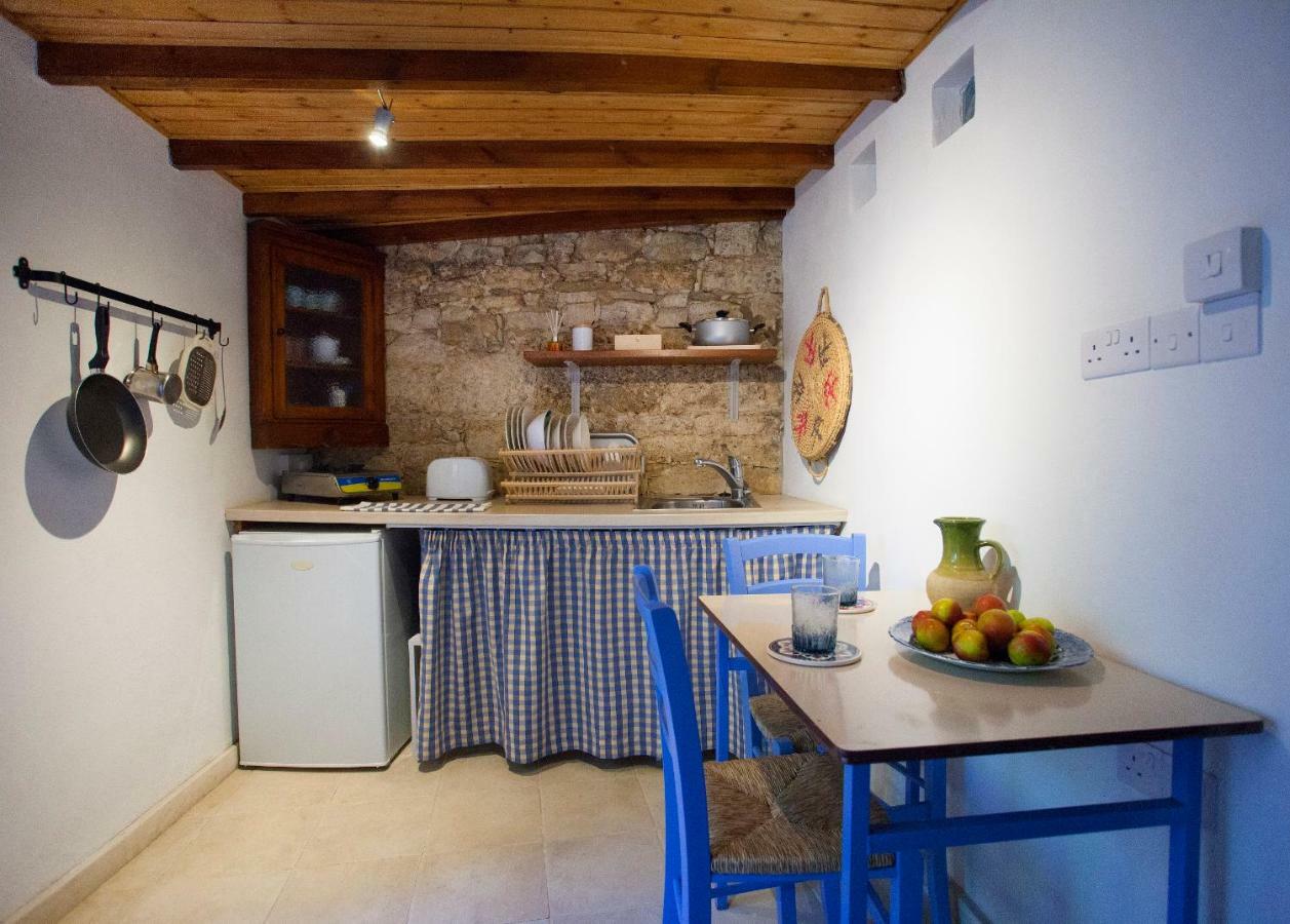 Cecilias Courtyard Guest House Malia Exterior photo